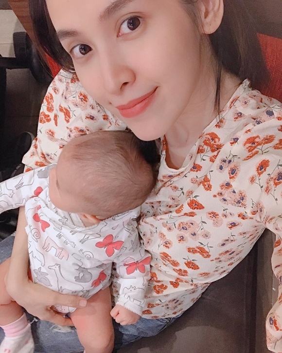 Trầm cảm sau sinh, hàng loạt mỹ nhân Việt người hận bản thân