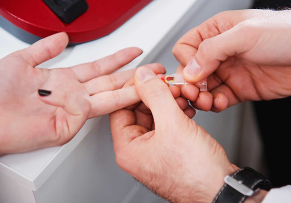 Cách xử lí cấp tốc khi nghi ngờ bị phơi nhiễm HIV