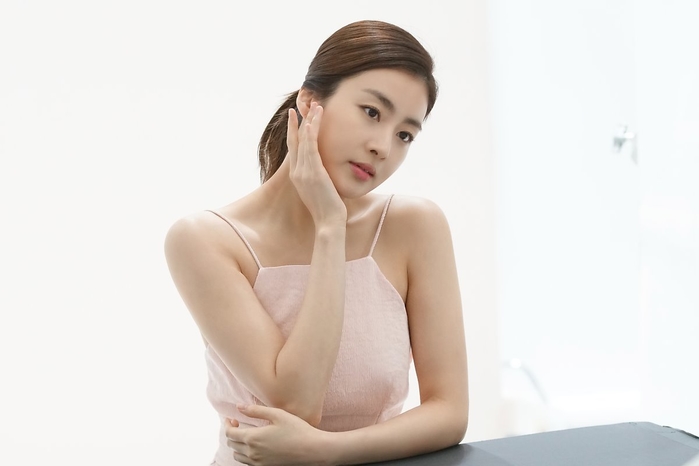 Vóc dáng và thần thái của Kang So Ra lại khiến fan ngơ ngẩn