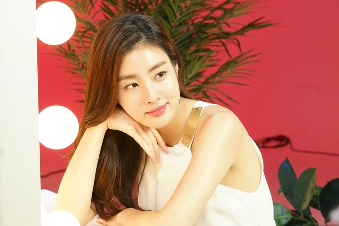 Vóc dáng và thần thái của Kang So Ra lại khiến fan ngơ ngẩn