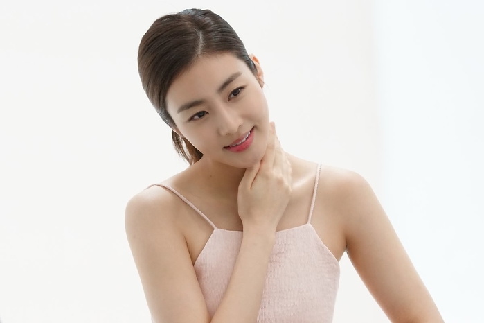 Vóc dáng và thần thái của Kang So Ra lại khiến fan ngơ ngẩn