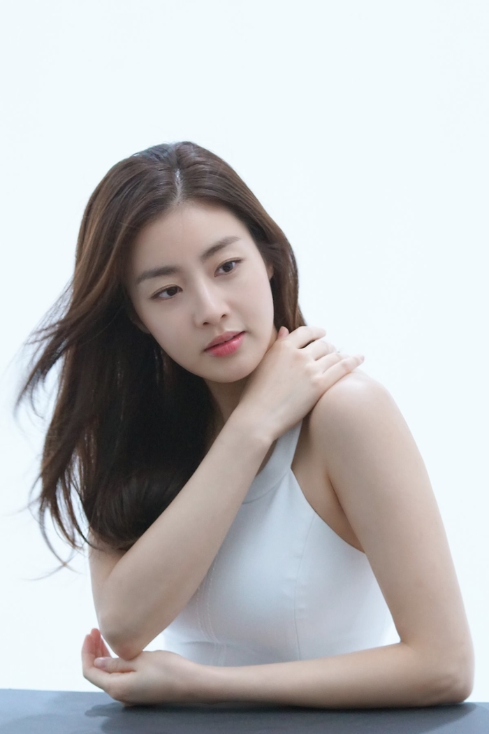 Vóc dáng và thần thái của Kang So Ra lại khiến fan ngơ ngẩn