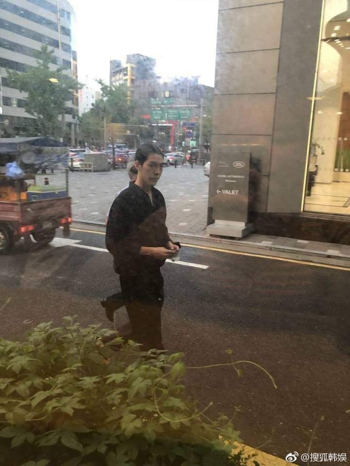 Xót xa hình ảnh Kim Woo Bin gầy gò sau 1 năm chống chọi với bệnh tật