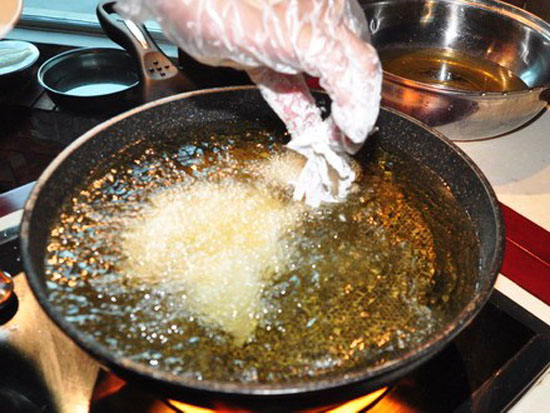 7 mẹo rán thức ăn không bắn dầu, vàng giòn, không sát chảo