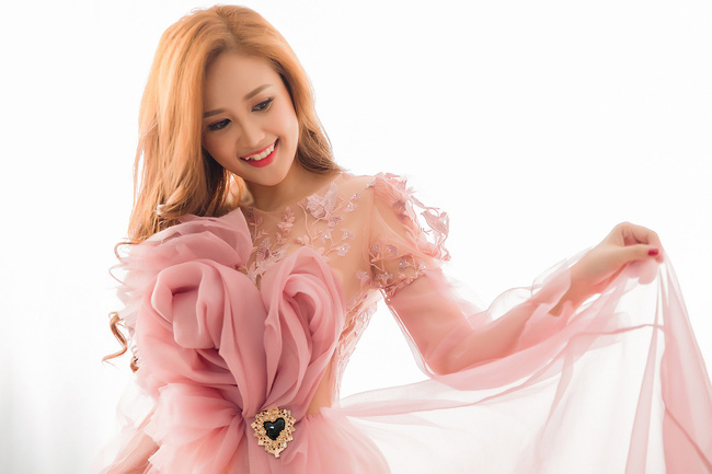 Út Minh Gạo nếp gạo tẻ lột xác, rũ bỏ hình tượng xuề xòa