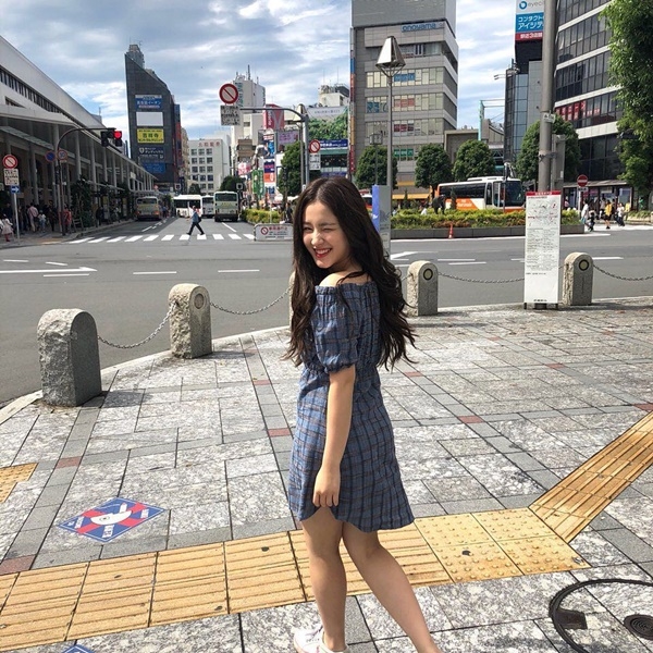 Ảnh hot sao Hàn: Sulli đáng yêu như chú mèo; Lisa khoe eo con kiến