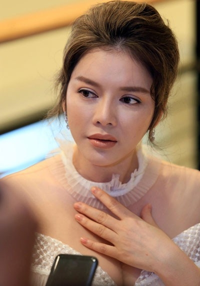 Bị cư dân mạng dồn vào đường cùng, sao Việt tức nước vỡ bờ