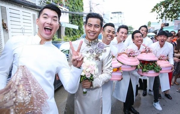 Biệt đội phù dâu phù rể toàn nam thanh nữ tú của sao Việt
