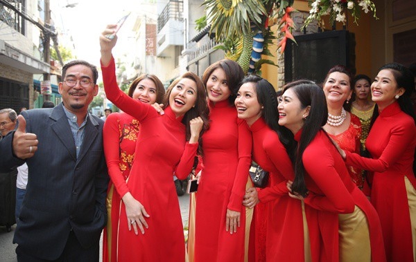 Biệt đội phù dâu phù rể toàn nam thanh nữ tú của sao Việt