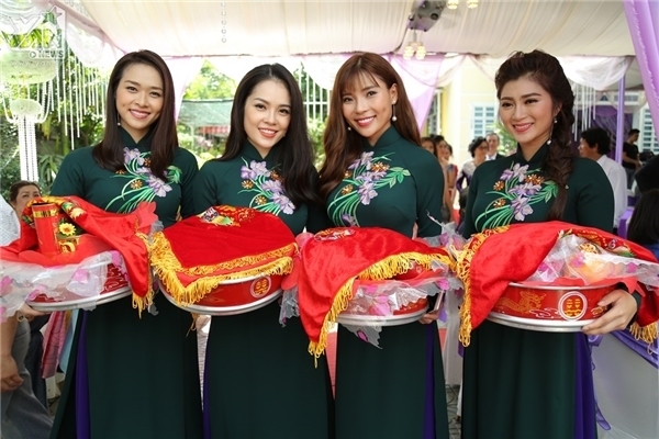 Biệt đội phù dâu phù rể toàn nam thanh nữ tú của sao Việt