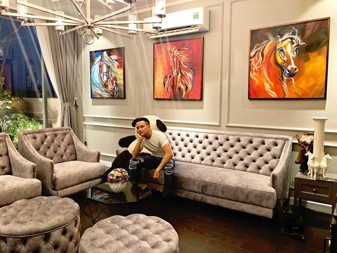 Biệt thự của sao Vbiz: Người dát vàng, người sang trọng