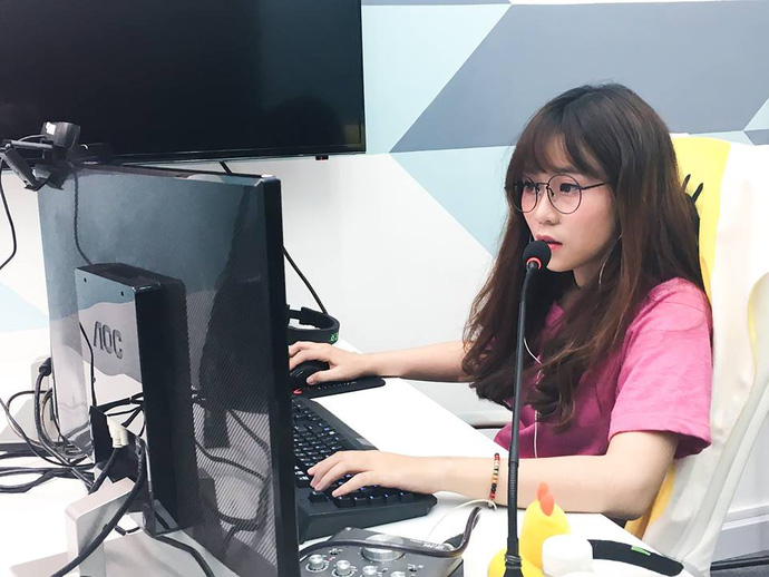 Buoc ra tu the gioi ao, nhung nu streamer sau co vuot qua duoc thanh cong cua Bao Thy