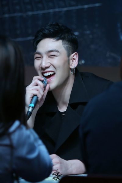 Các idol Kpop lao đao khi bị điều tra tội danh quấy rối tình ái