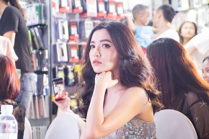 Các sao nữ Vbiz vẫn đẹp xuất chúng trong loạt ảnh chụp lén của fan
