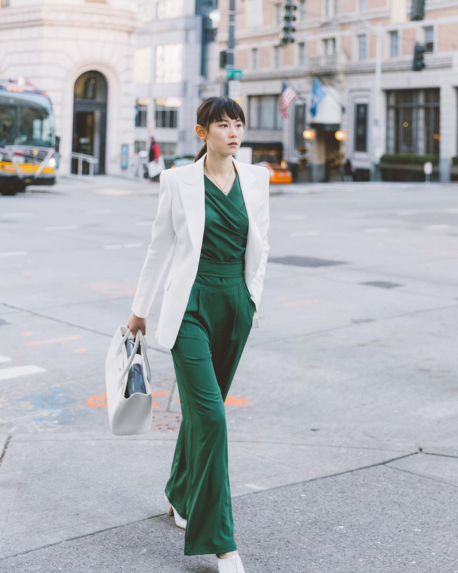 Cách biến hóa áo blazer trong mùa thu cho các cô nàng thời thượng