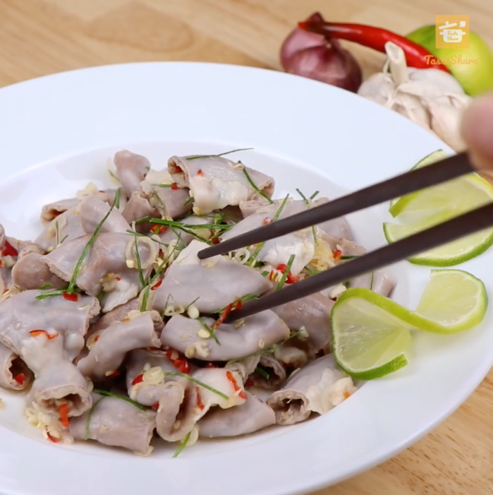 Cách làm món lòng heo trộn cay ăn hoài không biết chán