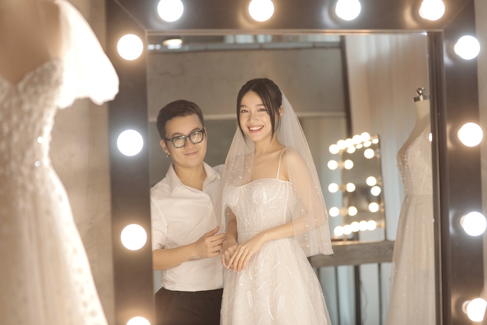 Hai chiếc đầm cưới của Nhã Phương tiếp tục được hé lộ