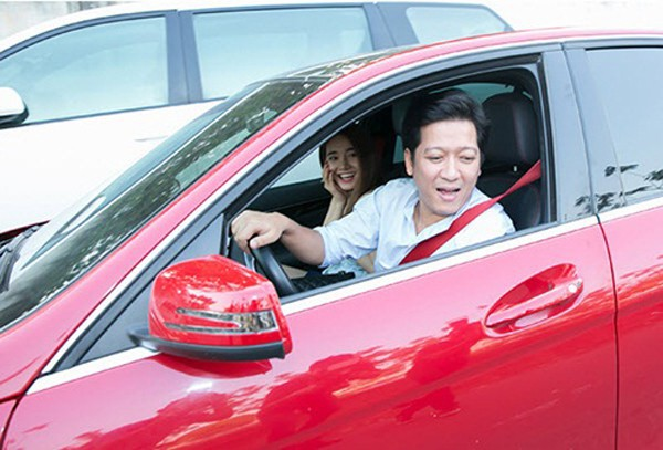 Cận cảnh lễ ra mắt bàn thờ tổ tiên của Trường Giang và Nhã Phương