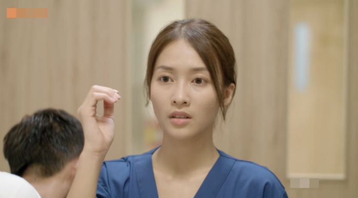 Cảnh hất điện thoại kinh điển trong Hậu Duệ Mặt Trời bản Việt