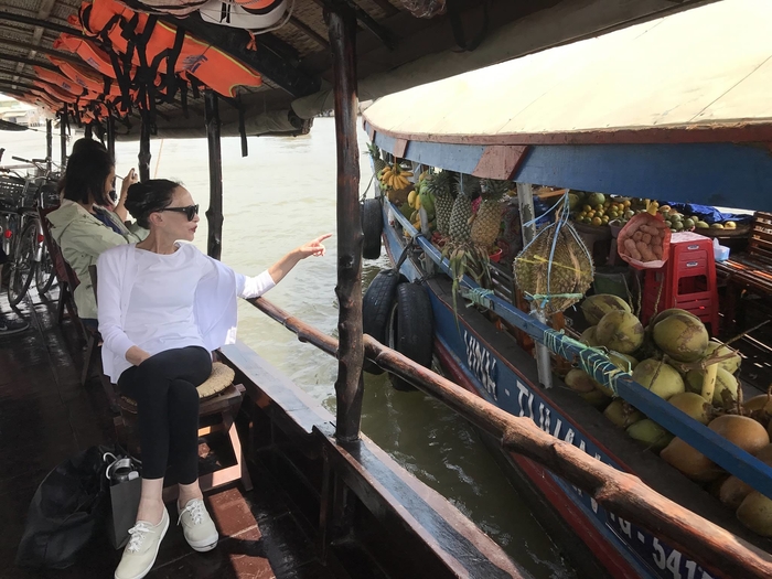 Chân dung GS. Nancy Riegelman - Bậc thầy vẽ diễn họa thời trang