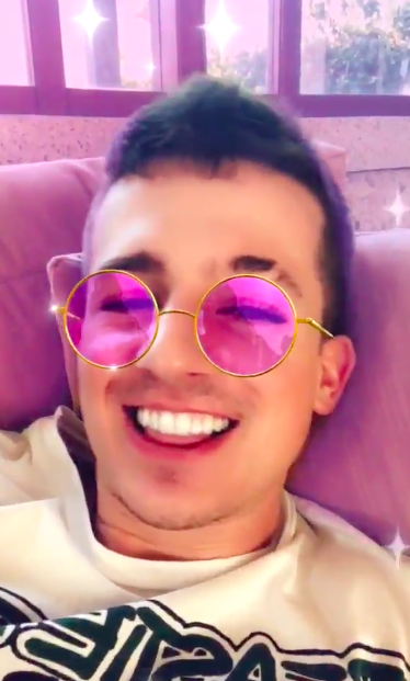 Charlie Puth lại khiến fan “rụng tim” với diện mạo mới