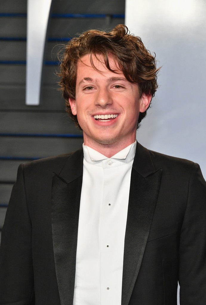 Charlie Puth lại khiến fan “rụng tim” với diện mạo mới