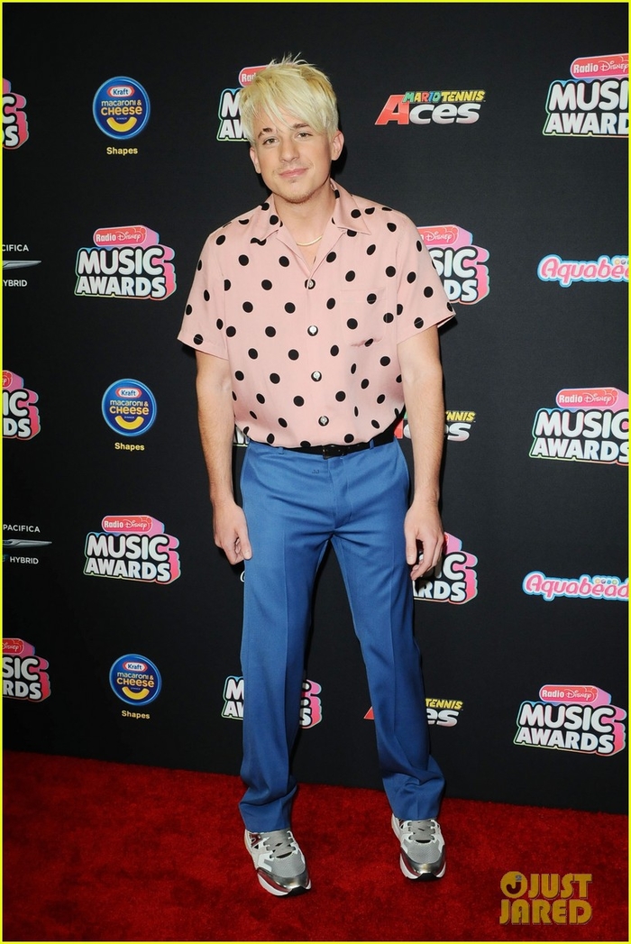 Charlie Puth lại khiến fan “rụng tim” với diện mạo mới