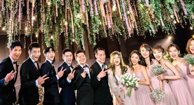 Chiêm ngưỡng nhan sắc đẹp hơn hoa của Triệu Vy tại đám cưới bạn bè