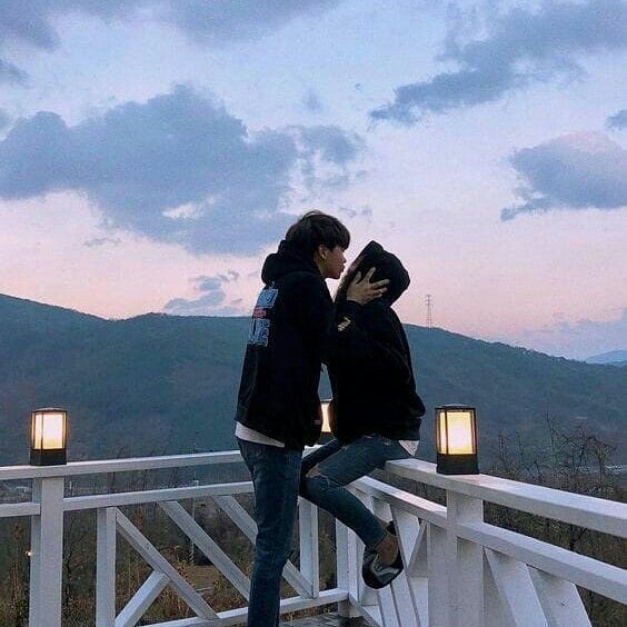 Lí do vì sao con gái nên chủ động “bật đèn xanh” với con trai