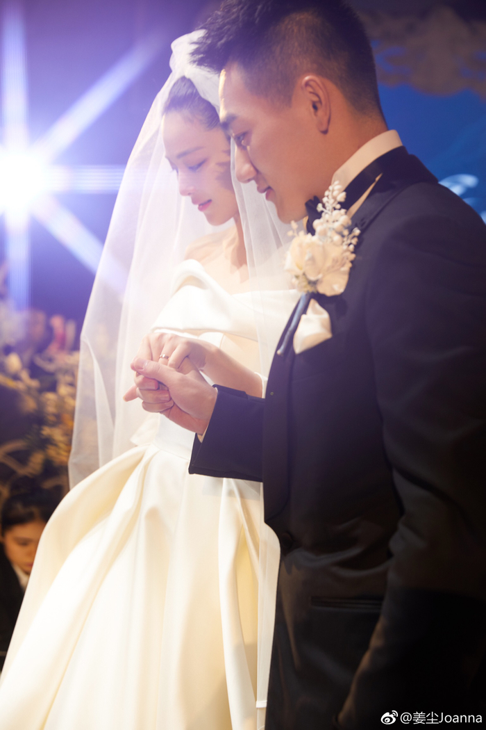 Cuộc hôn nhân “vợ giàu chồng nghèo” của Trương Hinh Dư gây bàn tán