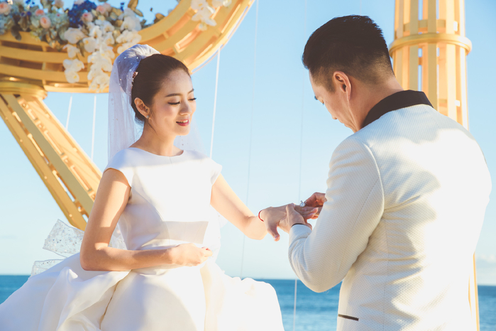 Cuộc sống đau khổ của An Dĩ Hiên khi cưới tỷ phú sòng bài