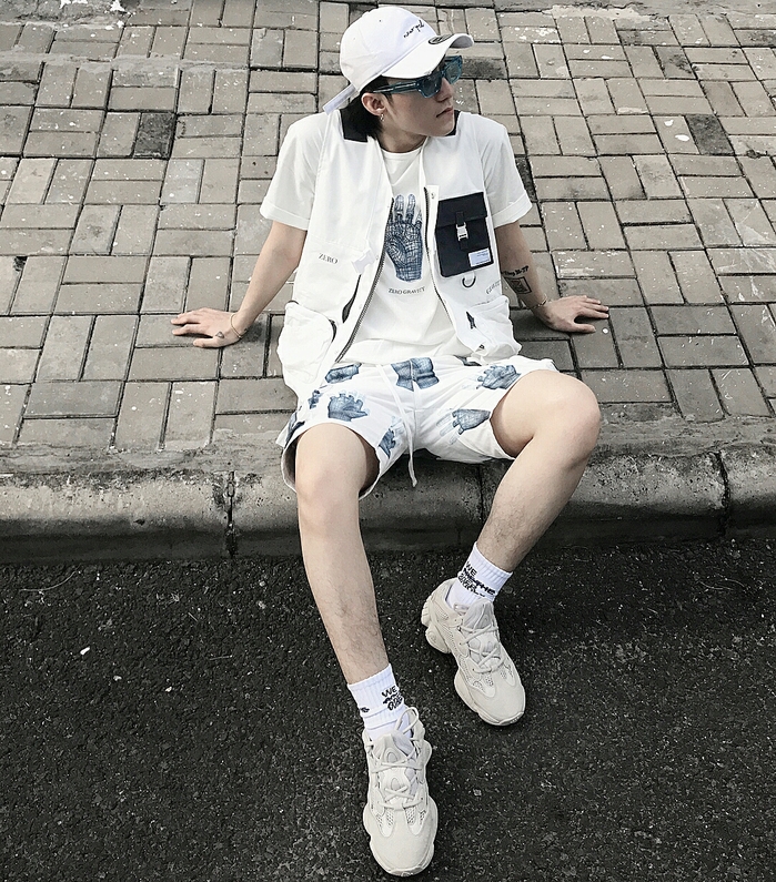 Dad sneakers - “giày của bố” hớp hồn loạt sao từ Âu sang Á