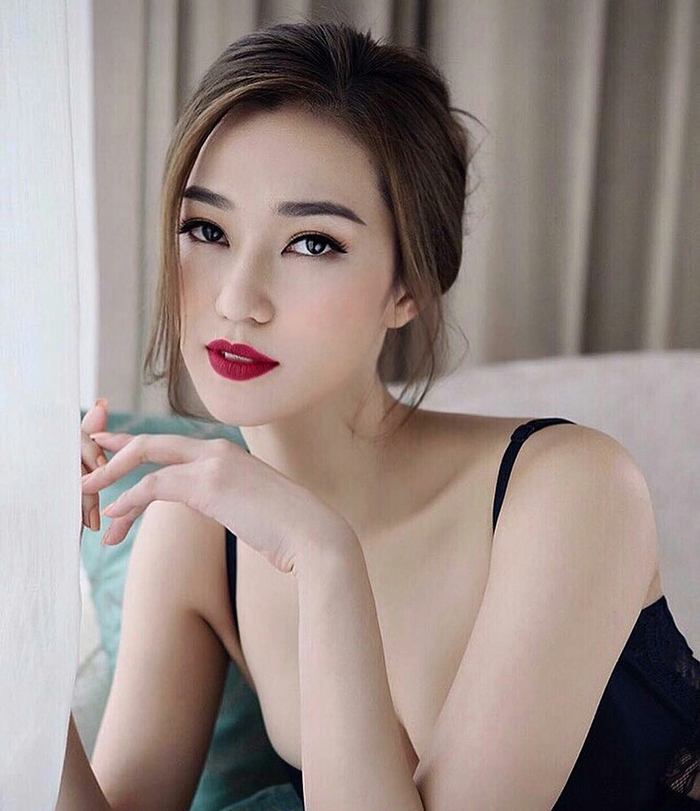 Dàn tình cũ làm gì trong lúc Trường Giang - Nhã Phương tổ chức lễ cưới