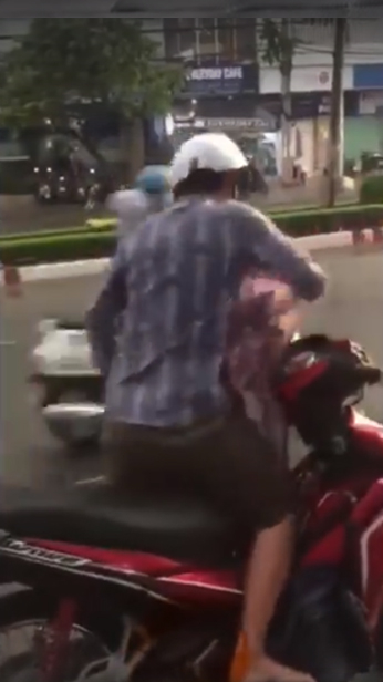 Đánh phụ nữ giữa đường, người đàn ông nhận cái kết đắng