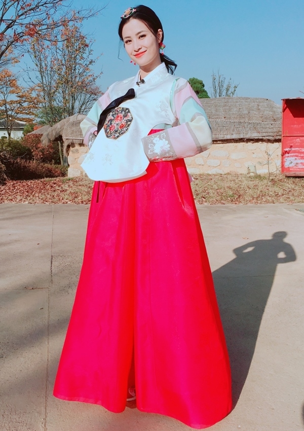 Đi tìm sao Việt nào mặc Hanbok Hàn Quốc đẹp nhất?