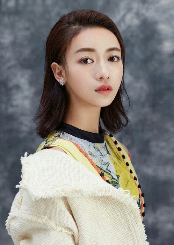 Được sủng ái trong phim nhưng Ngô Cẩn Ngôn lại lận đận ngoài đời