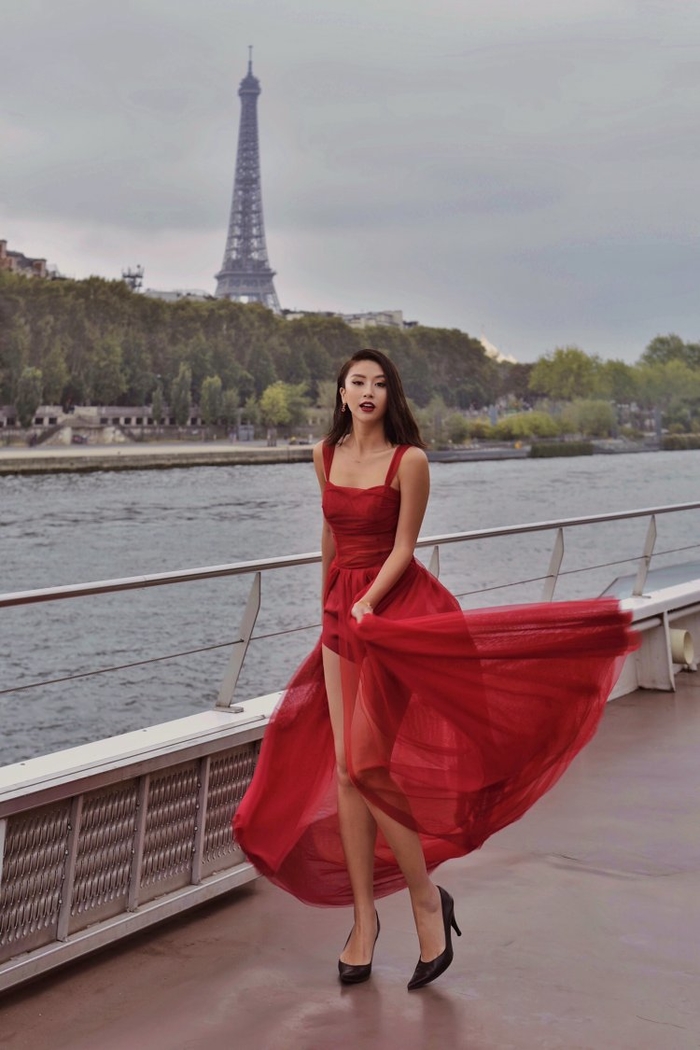 Angela Phương Trinh diện đầm hoa, Mai Phương Thúy lot top mặc xấu