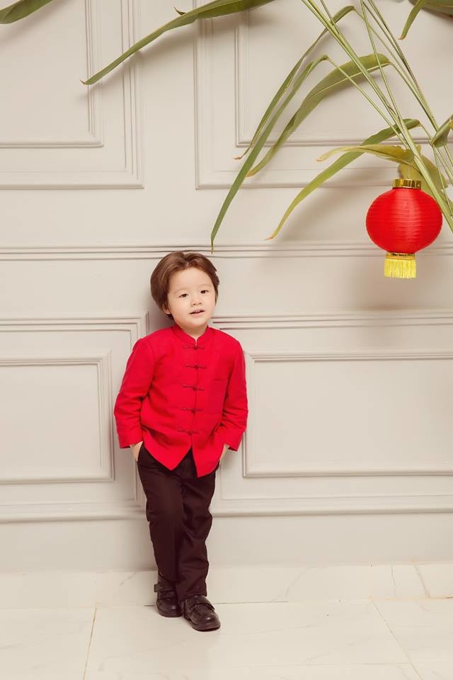 Fan điêu đứng vì bộ ảnh đón Trung Thu của 3 mẹ con Elly Trần
