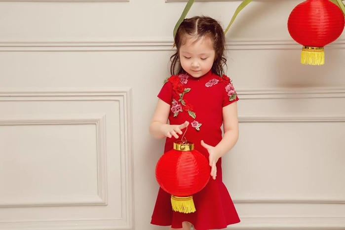 Fan điêu đứng vì bộ ảnh đón Trung Thu của 3 mẹ con Elly Trần