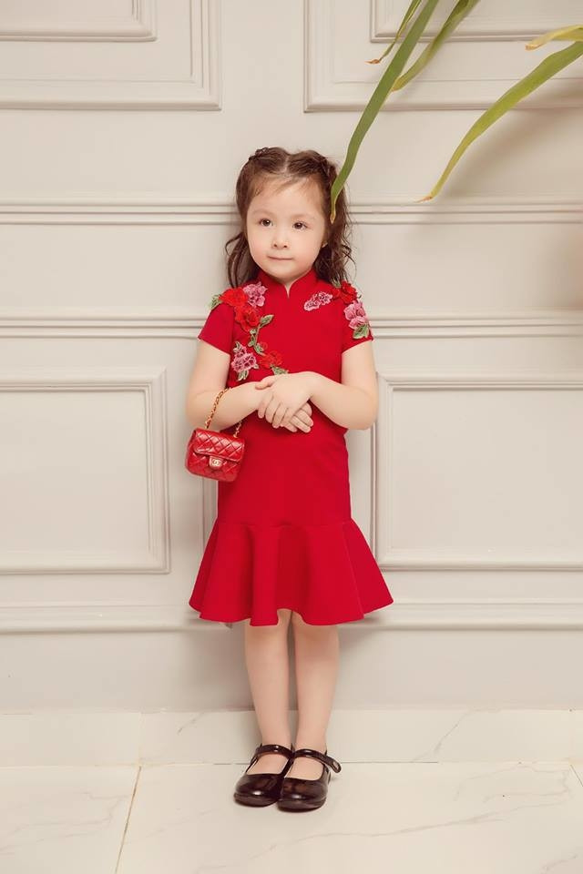 Fan điêu đứng vì bộ ảnh đón Trung Thu của 3 mẹ con Elly Trần