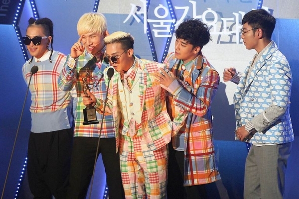 Fan la ó vì những lần idol Kpop bị stylist hành “lên bờ xuống ruộng”