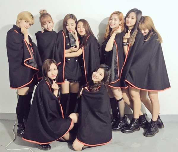 Fan la ó vì những lần idol Kpop bị stylist hành “lên bờ xuống ruộng”