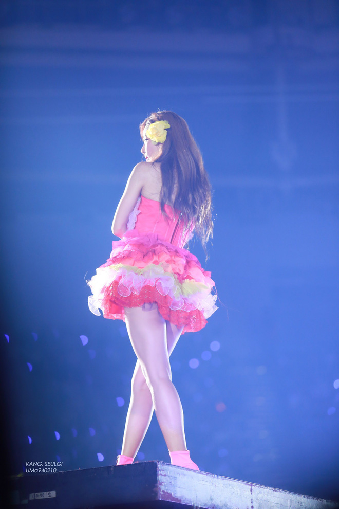 Fan la ó vì những lần idol Kpop bị stylist hành “lên bờ xuống ruộng”