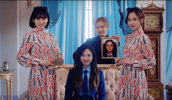Fan la ó vì những lần idol Kpop bị stylist hành “lên bờ xuống ruộng”