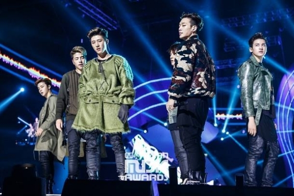 Fan la ó vì những lần idol Kpop bị stylist hành “lên bờ xuống ruộng”