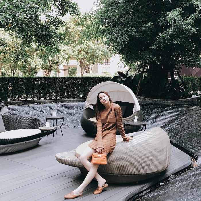Fan “mất máu” vì những lần sao nữ Vbiz tự tay khoe ảnh thả rông