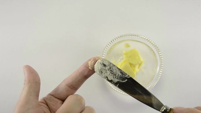 Giải phóng da khỏi tình trạng dính keo 502 nhờ những mẹo xử lý sau