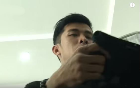 Kẻ cướp hung bạo tấn công nhân viên bán quần áo để cướp tài sản