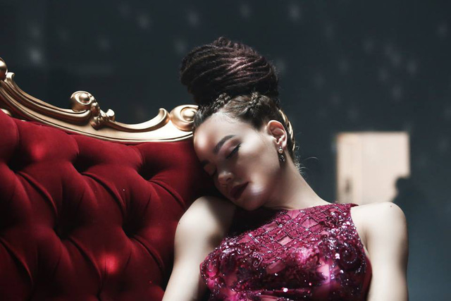 Loạt khoảnh khắc đắt giá, mỹ nhân Việt ngủ gật vẫn đẹp mê hồn