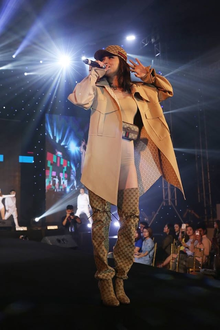 Cung dien doi boots 41 trieu dong: Ho ngoc Ha, Toc Tien va sao the gioi 10 phan ven muoi